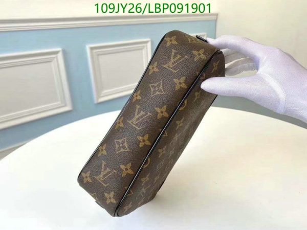 Louis Vuitton 1:1 Mirror Replica Trousse de Toilette Clutche LBP0919017510