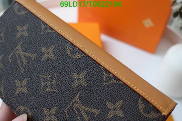 Louis Vuitton 1:1 Mirror Replica Vintage Checkbook Wallet T062210456328