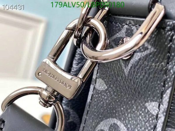 Louis Vuitton 1:1 Mirror Replica pouch shoulder bag LBP0901802654