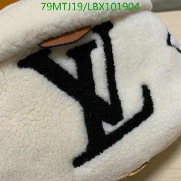 Louis Vuitton AAA+ Replica Bum Bag Monogram Giant Teddy Fleece LBX1019047532