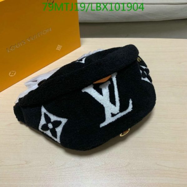 Louis Vuitton AAA+ Replica Bum Bag Monogram Giant Teddy Fleece LBX1019047532