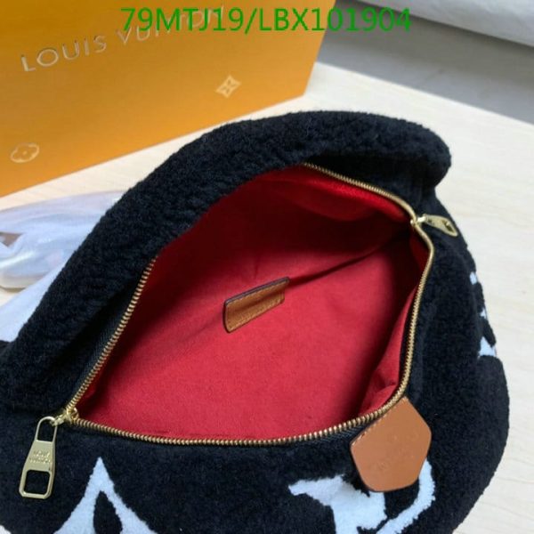 Louis Vuitton AAA+ Replica Bum Bag Monogram Giant Teddy Fleece LBX1019047532