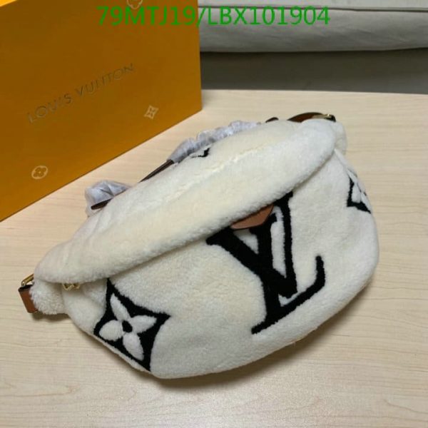 Louis Vuitton AAA+ Replica Bum Bag Monogram Giant Teddy Fleece LBX1019047532