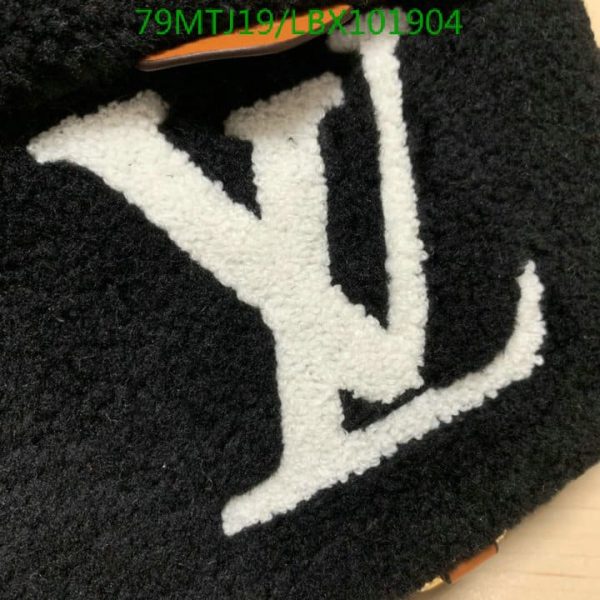 Louis Vuitton AAA+ Replica Bum Bag Monogram Giant Teddy Fleece LBX1019047532