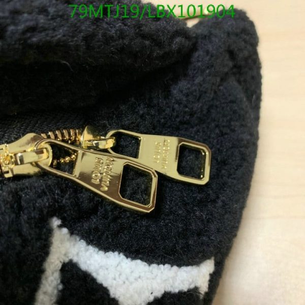 Louis Vuitton AAA+ Replica Bum Bag Monogram Giant Teddy Fleece LBX1019047532