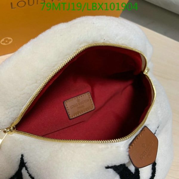 Louis Vuitton AAA+ Replica Bum Bag Monogram Giant Teddy Fleece LBX1019047532