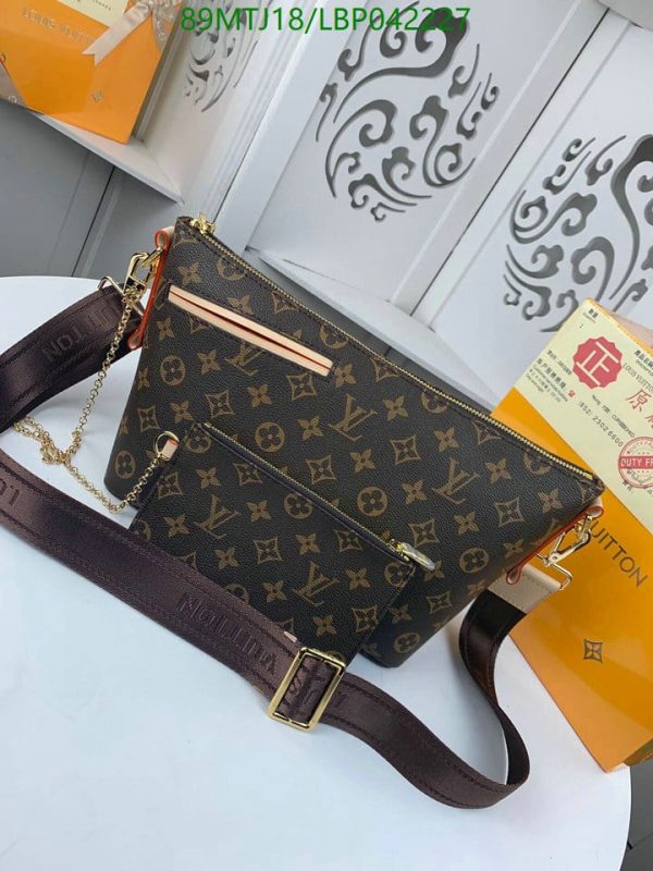 Louis Vuitton AAA+ Replica Crossbody bag LBP04222778015