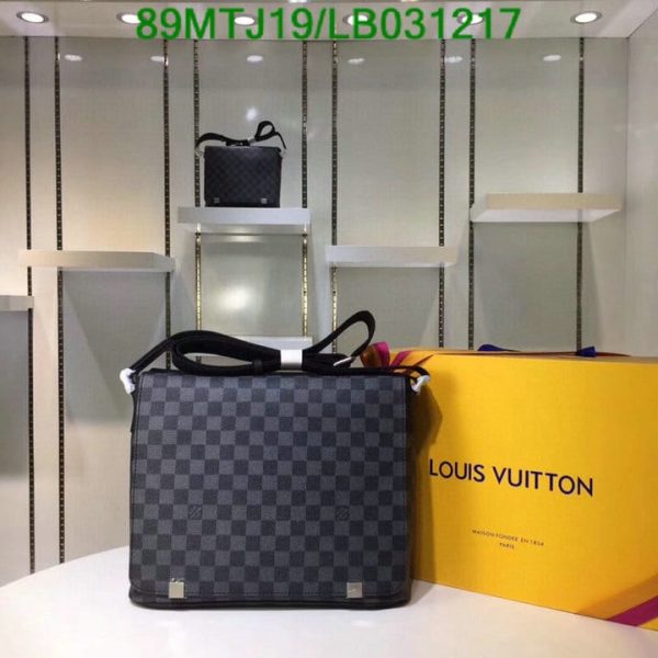 Louis Vuitton AAA+ Replica Damier Graphite District Crossbody Bag LB03121789452