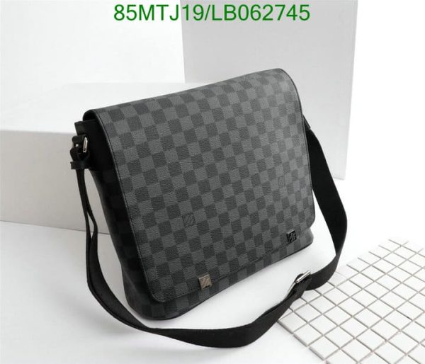 Louis Vuitton AAA+ Replica Damier Graphite District Messenger Bag LB06274556348