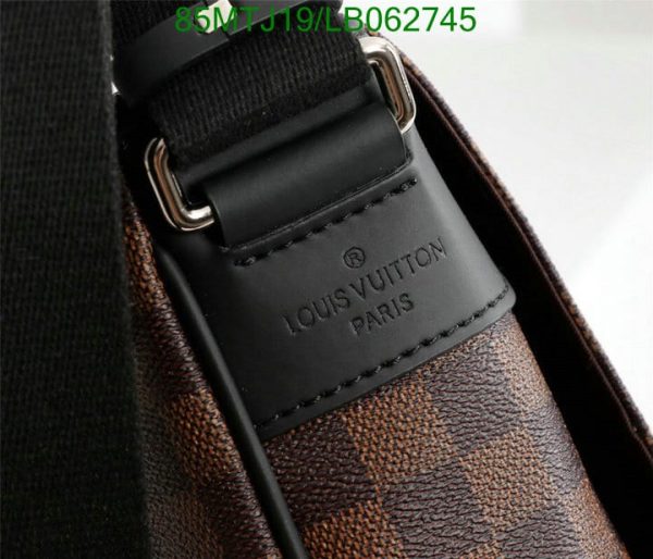 Louis Vuitton AAA+ Replica Damier Graphite District Messenger Bag LB06274556348