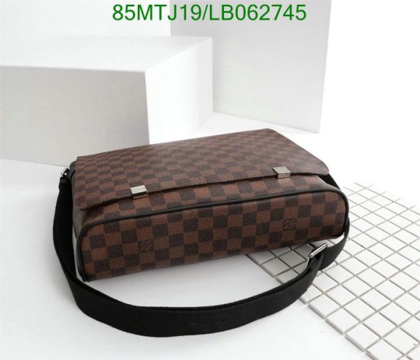 Louis Vuitton AAA+ Replica Damier Graphite District Messenger Bag LB06274556348