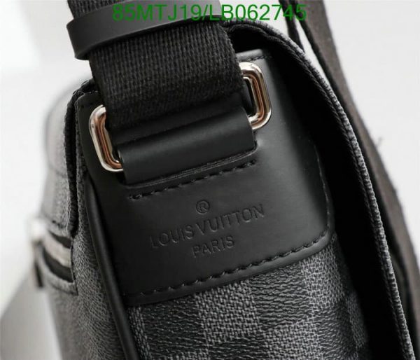 Louis Vuitton AAA+ Replica Damier Graphite District Messenger Bag LB06274556348