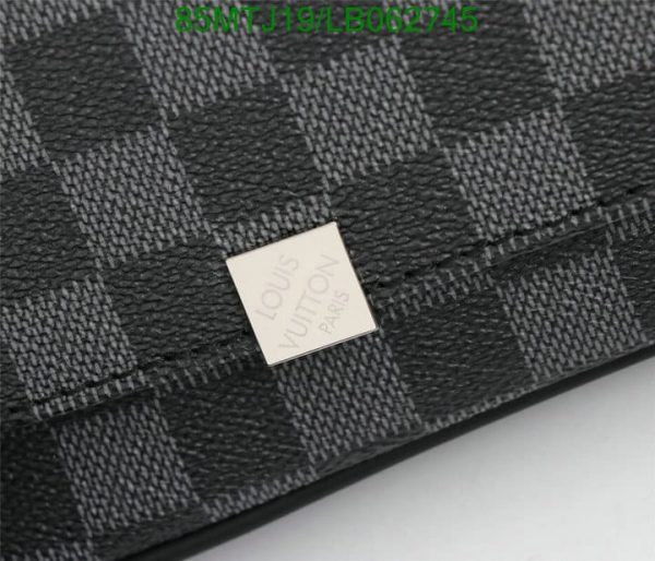 Louis Vuitton AAA+ Replica Damier Graphite District Messenger Bag LB06274556348