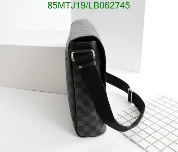 Louis Vuitton AAA+ Replica Damier Graphite District Messenger Bag LB06274556348