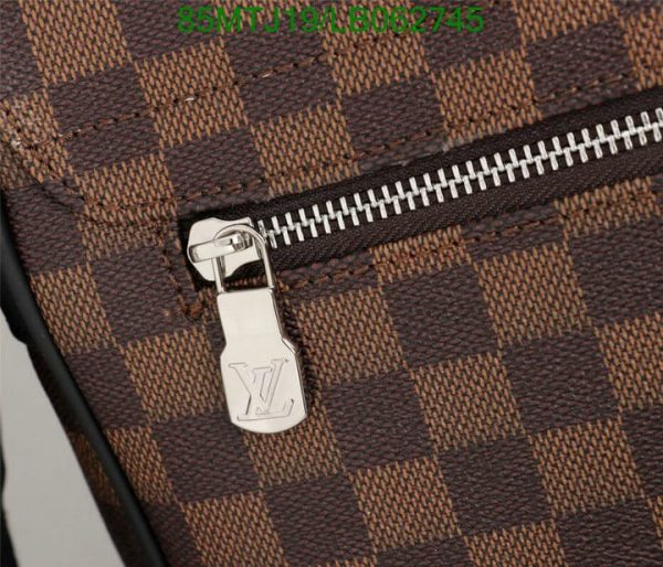 Louis Vuitton AAA+ Replica Damier Graphite District Messenger Bag LB06274556348