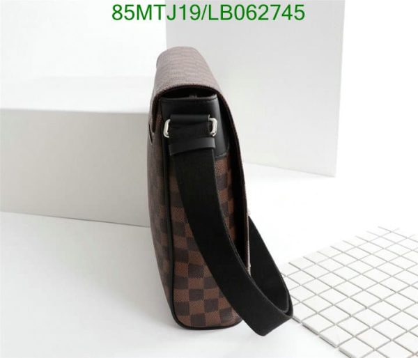 Louis Vuitton AAA+ Replica Damier Graphite District Messenger Bag LB06274556348