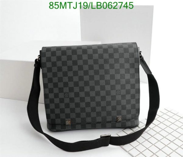 Louis Vuitton AAA+ Replica Damier Graphite District Messenger Bag LB06274556348