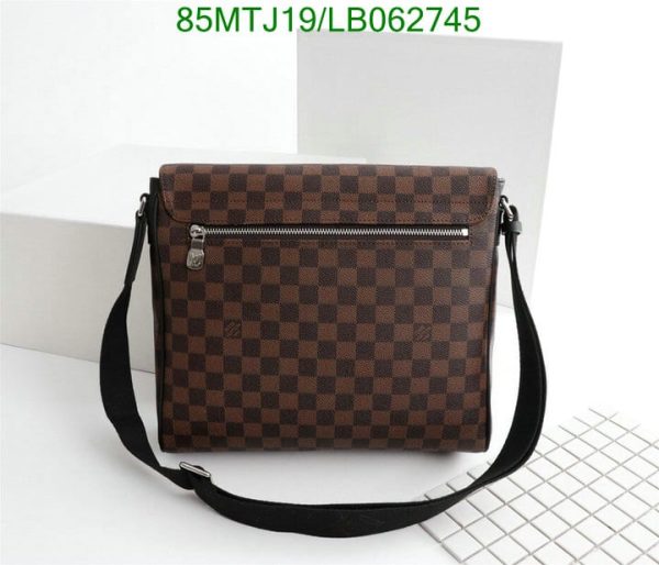 Louis Vuitton AAA+ Replica Damier Graphite District Messenger Bag LB06274556348