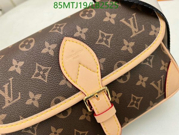 Louis Vuitton AAA+ Replica Diane Hangbag LB25258965134