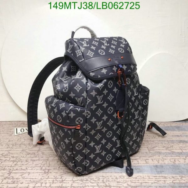 Louis Vuitton AAA+ Replica Discovery Bag Pack Rucksack LB06272589428