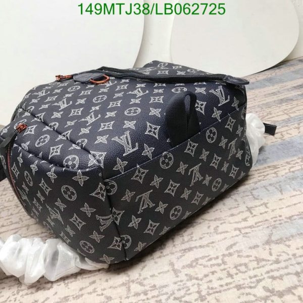 Louis Vuitton AAA+ Replica Discovery Bag Pack Rucksack LB06272589428