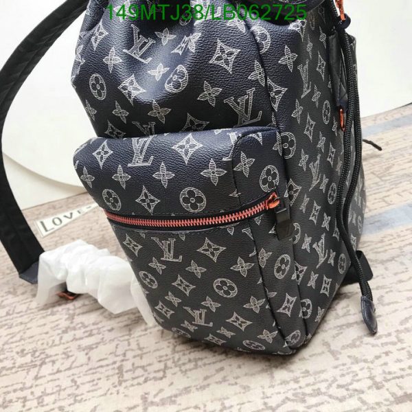 Louis Vuitton AAA+ Replica Discovery Bag Pack Rucksack LB06272589428