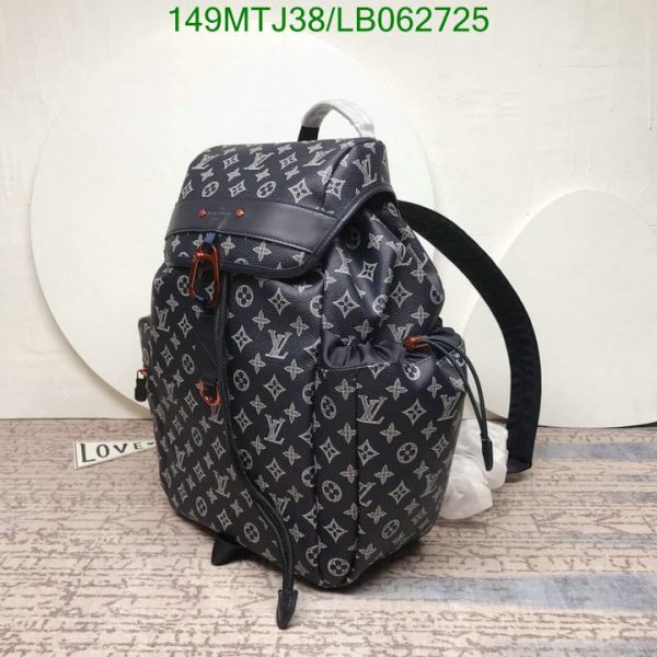 Louis Vuitton AAA+ Replica Discovery Bag Pack Rucksack LB06272589428