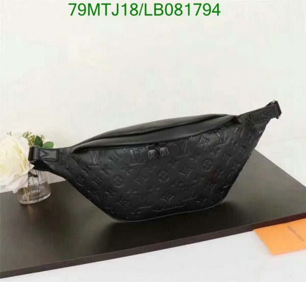 Louis Vuitton AAA+ Replica Discovery Bumbag LB08179451403