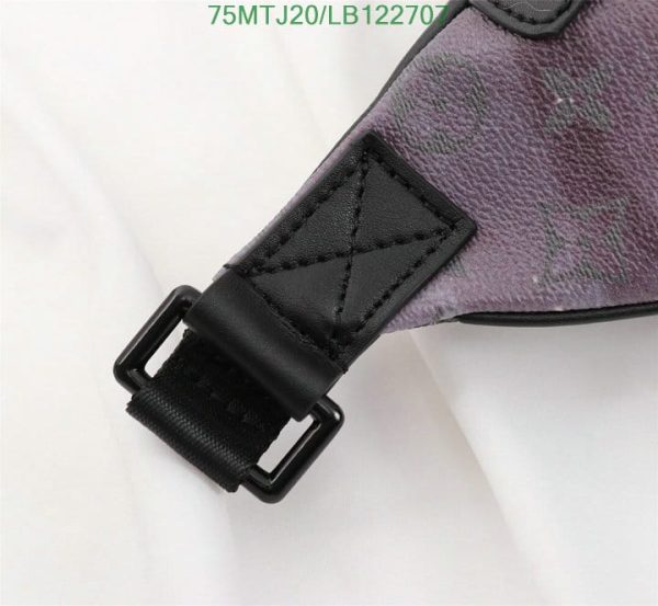 Louis Vuitton AAA+ Replica Discovery Bumbag LB12270757416