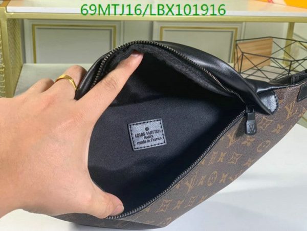 Louis Vuitton AAA+ Replica Discovery Bumbag Limited Edition LBX1019162367