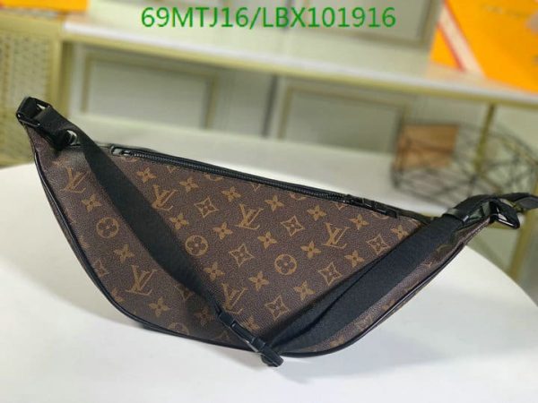 Louis Vuitton AAA+ Replica Discovery Bumbag Limited Edition LBX1019162367