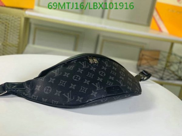 Louis Vuitton AAA+ Replica Discovery Bumbag Limited Edition LBX1019162367