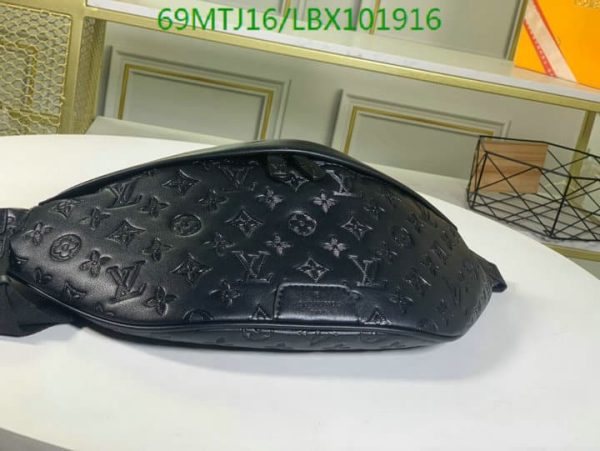 Louis Vuitton AAA+ Replica Discovery Bumbag Limited Edition LBX1019162367