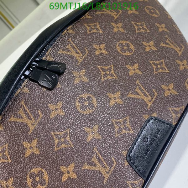 Louis Vuitton AAA+ Replica Discovery Bumbag Limited Edition LBX1019162367