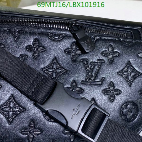 Louis Vuitton AAA+ Replica Discovery Bumbag Limited Edition LBX1019162367