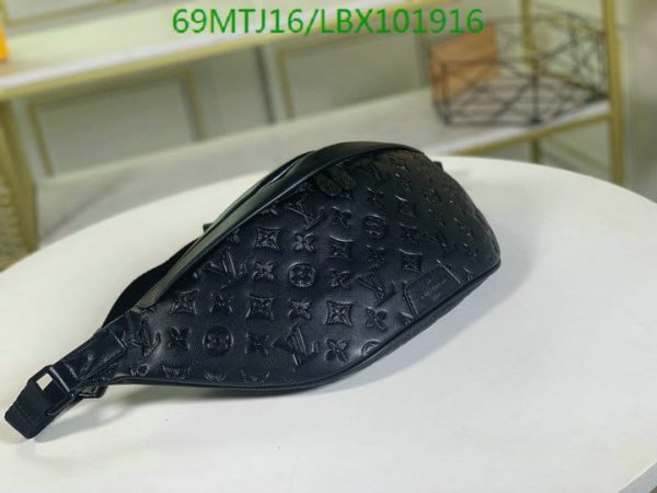 Louis Vuitton AAA+ Replica Discovery Bumbag Limited Edition LBX1019162367