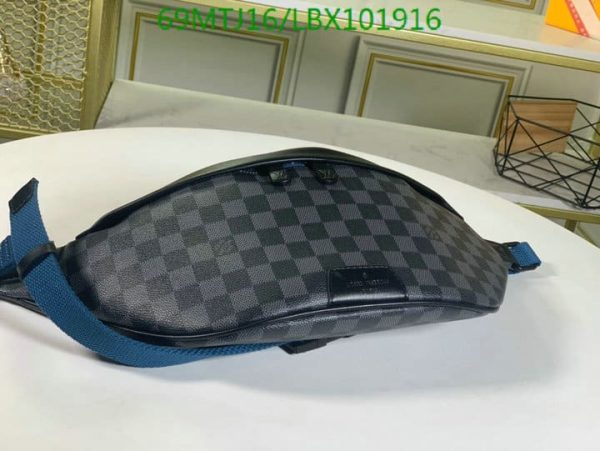 Louis Vuitton AAA+ Replica Discovery Bumbag Limited Edition LBX1019162367