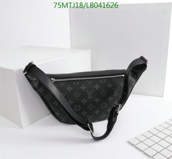 Louis Vuitton AAA+ Replica Discovery Bumbag Monogram Eclipse Canvas LB04162675357