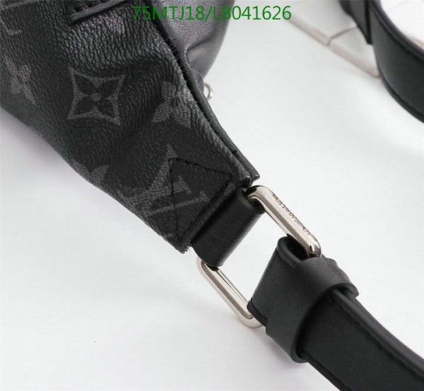 Louis Vuitton AAA+ Replica Discovery Bumbag Monogram Eclipse Canvas LB04162675357