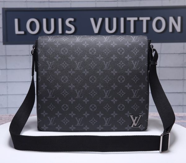 Louis Vuitton AAA+ Replica District Messenger Bag LB04131089652