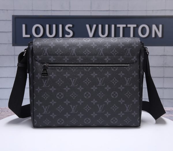 Louis Vuitton AAA+ Replica District Messenger Bag LB04131089652