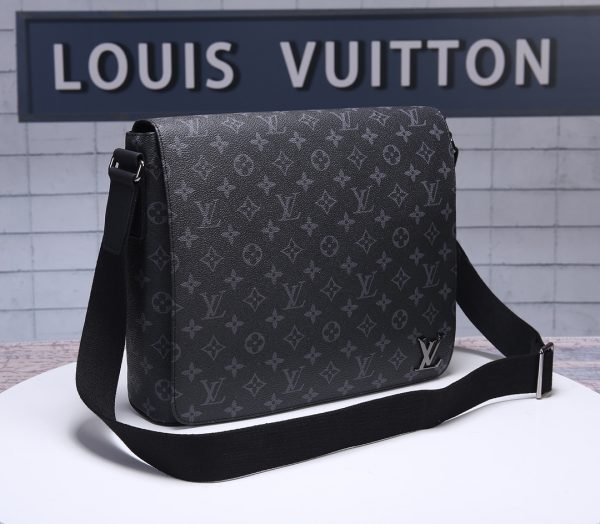 Louis Vuitton AAA+ Replica District Messenger Bag LB04131089652