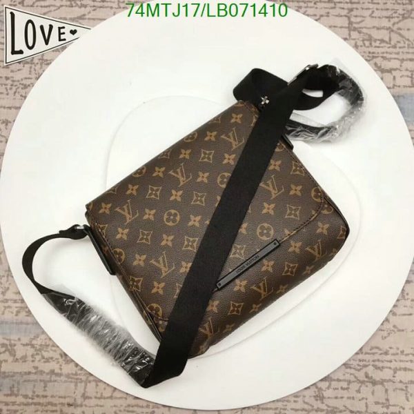 Louis Vuitton AAA+ Replica District PM crossbody Shoulder Bag LB07141063257