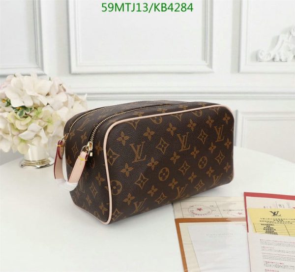 Louis Vuitton AAA+ Replica Dop Kit new Travel bag KB42847568243