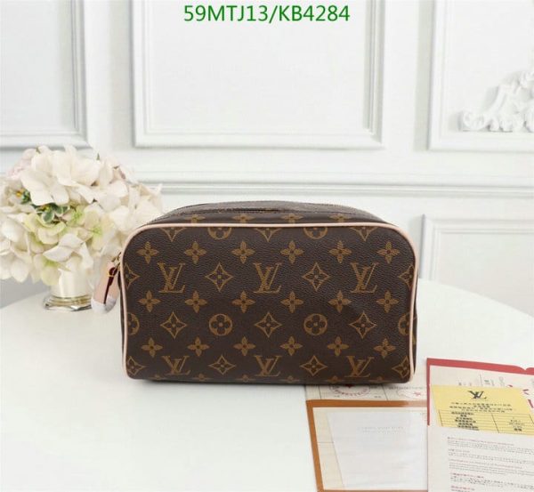 Louis Vuitton AAA+ Replica Dop Kit new Travel bag KB42847568243