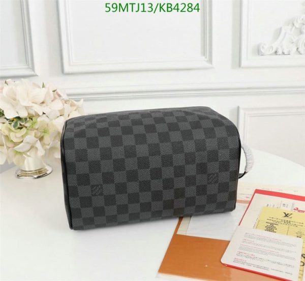 Louis Vuitton AAA+ Replica Dop Kit new Travel bag KB42847568243