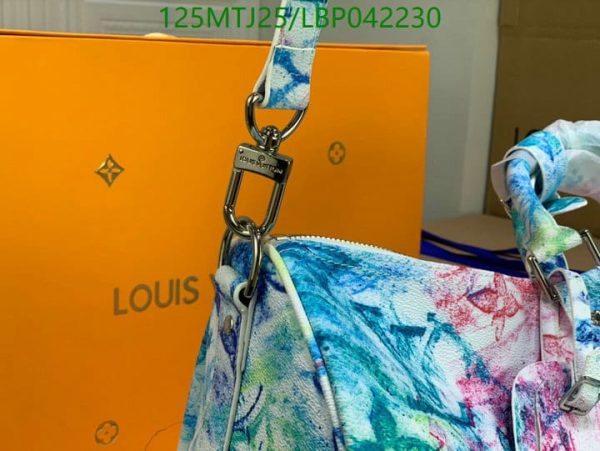 Louis Vuitton AAA+ Replica Duffle Bag LBP0422304706