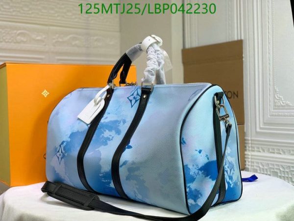 Louis Vuitton AAA+ Replica Duffle Bag LBP0422304706