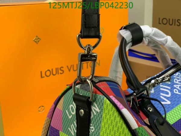 Louis Vuitton AAA+ Replica Duffle Bag LBP0422304706