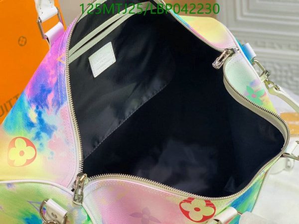 Louis Vuitton AAA+ Replica Duffle Bag LBP0422304706